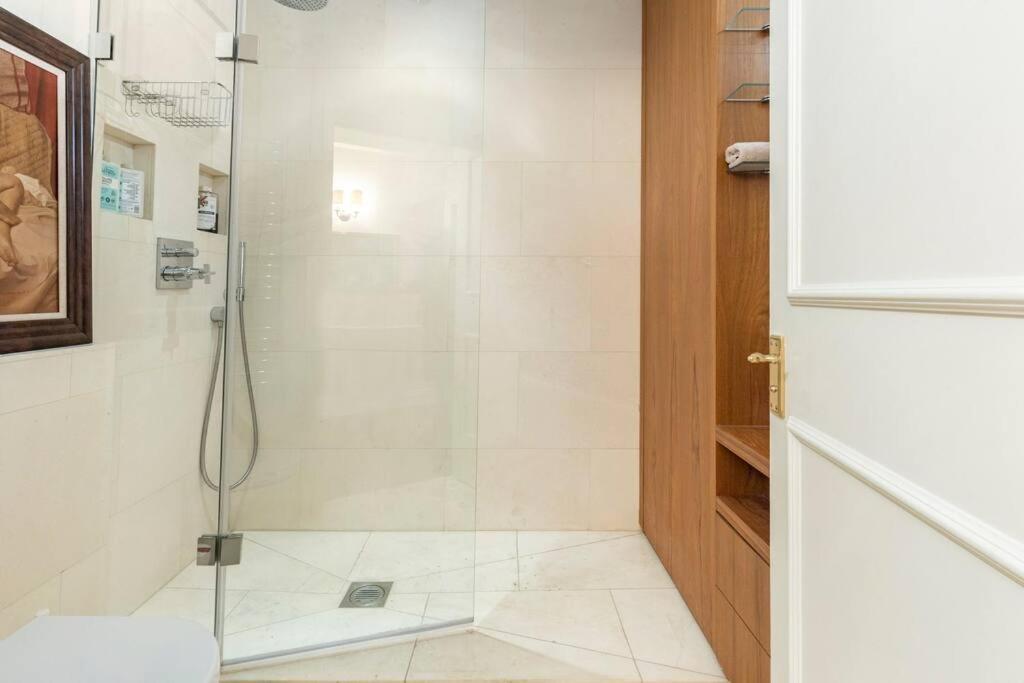 Luxurious Warm Of 70m2 On Sloane Street Appartement Londres