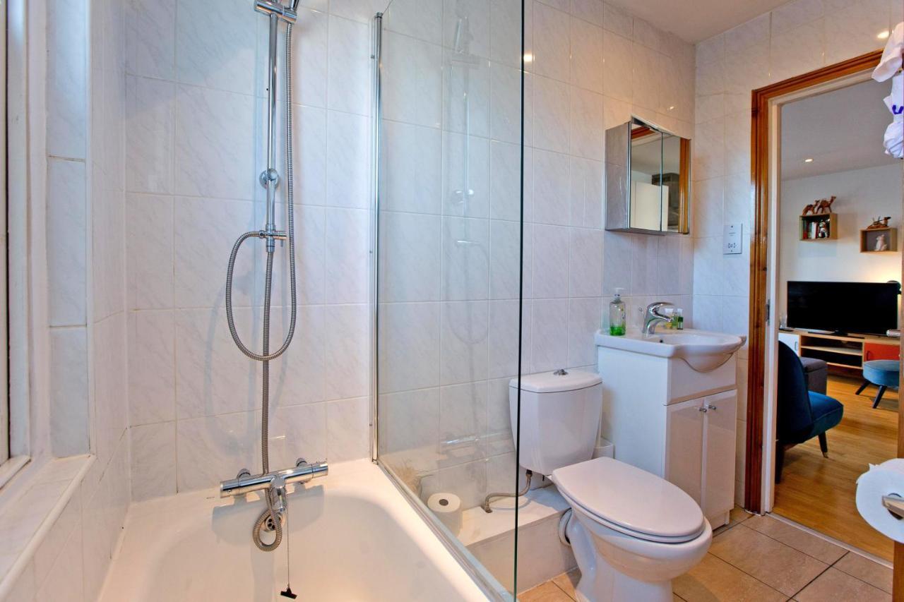 Convenient 1 Bedroom With Parking Appartement Londen