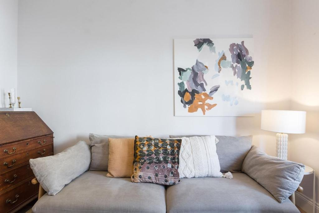 Newly Renovated Large 4/5 Bedroom Victorian Terrace House With Garden. * Londres