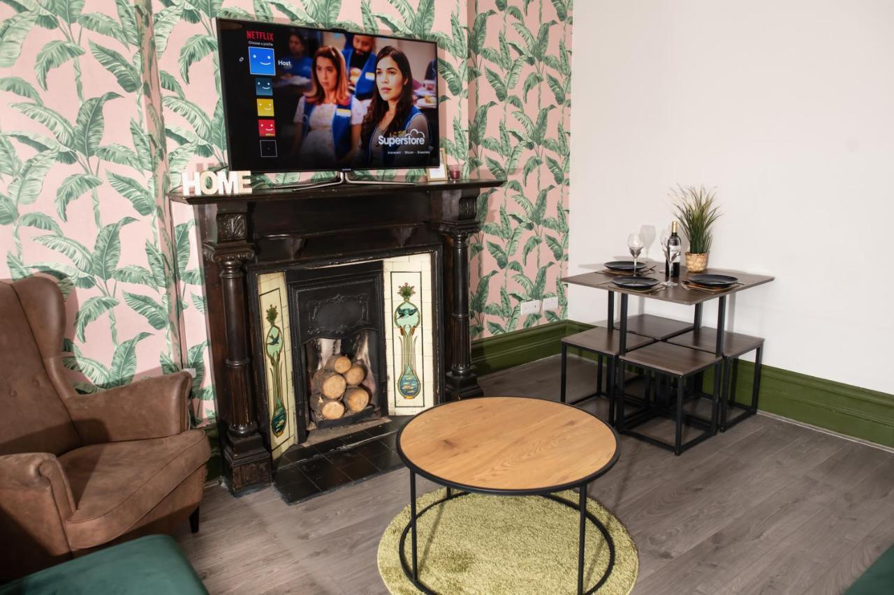 Apartment 2 Bedroom Flat With Indoor Fireplace In Shepherds Bush, Near White City London