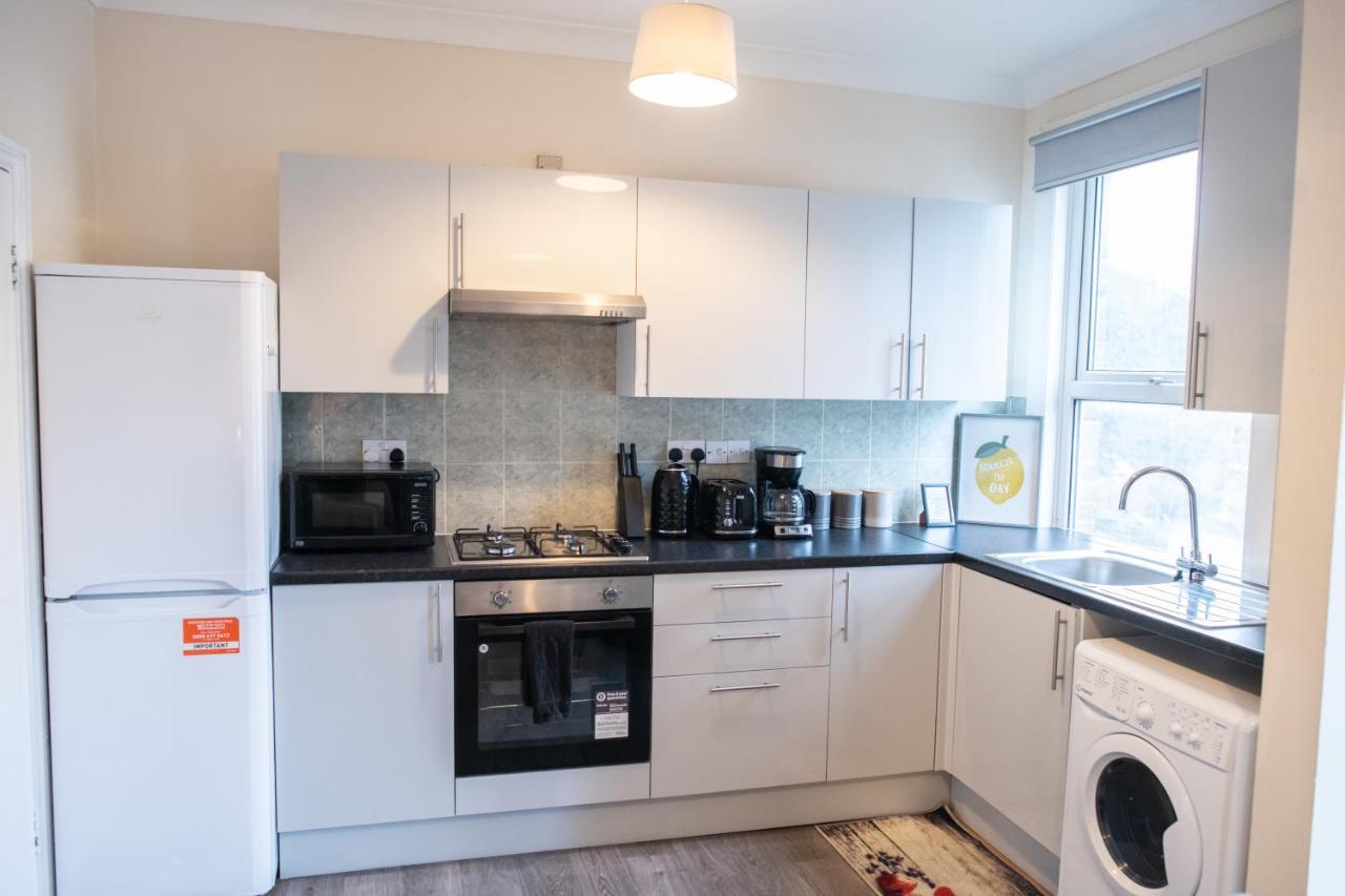 4 Bedroom Flat With High Speed Wi-fi In North Acton, Ealing, West Londres
