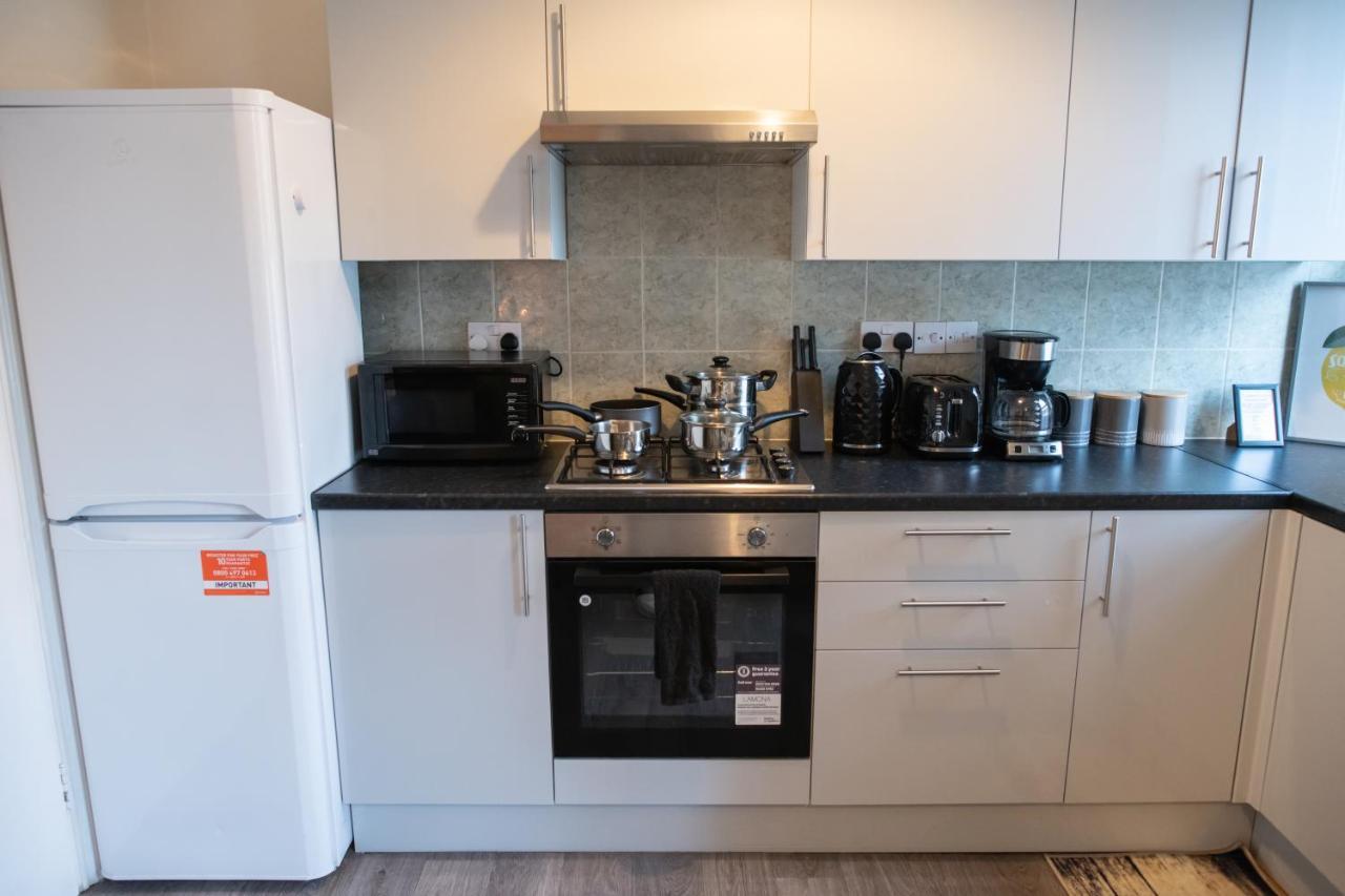 Apartamento 4 Bedroom Flat With High Speed Wi-fi In North Acton, Ealing, West