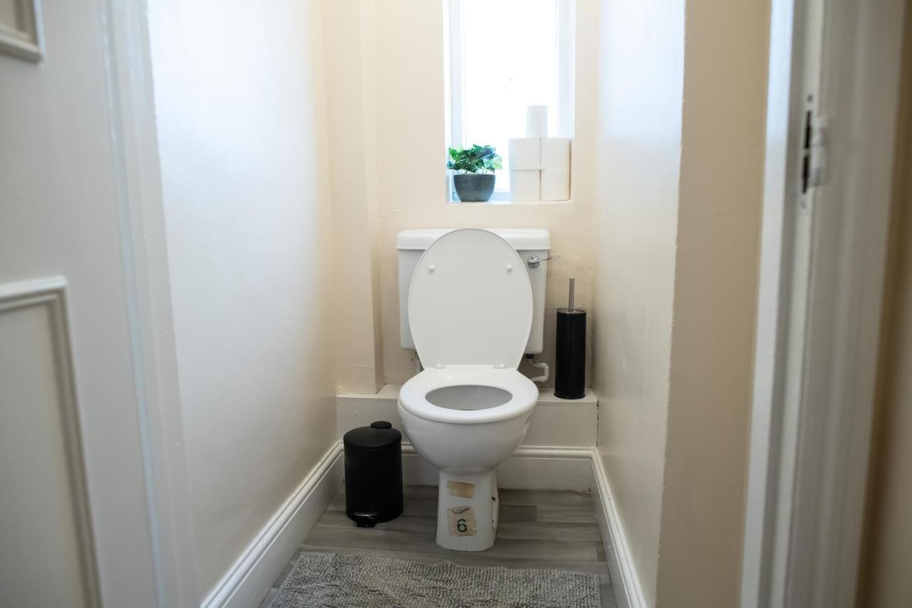 Appartement 4 Bedroom Flat With High Speed Wi-fi In North Acton, Ealing, West Londres