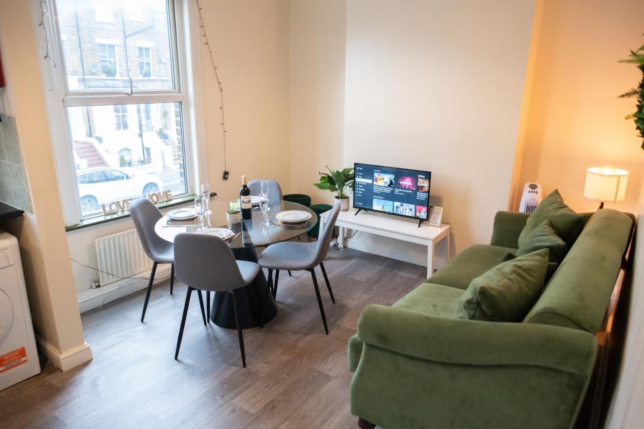 4 Bedroom Flat With High Speed Wi-fi In North Acton, Ealing, West Apartamento *
