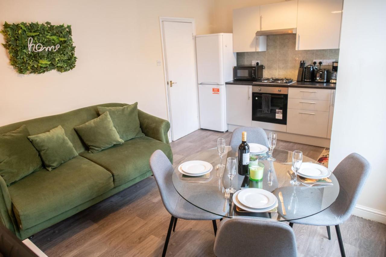 Apartamento 4 Bedroom Flat With High Speed Wi-fi In North Acton, Ealing, West *