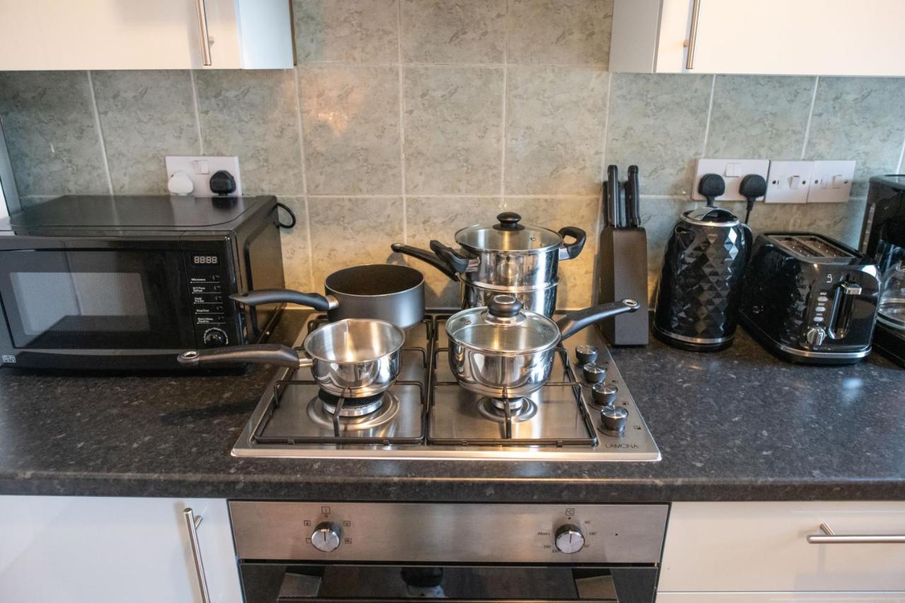 Appartement 4 Bedroom Flat With High Speed Wi-fi In North Acton, Ealing, West *