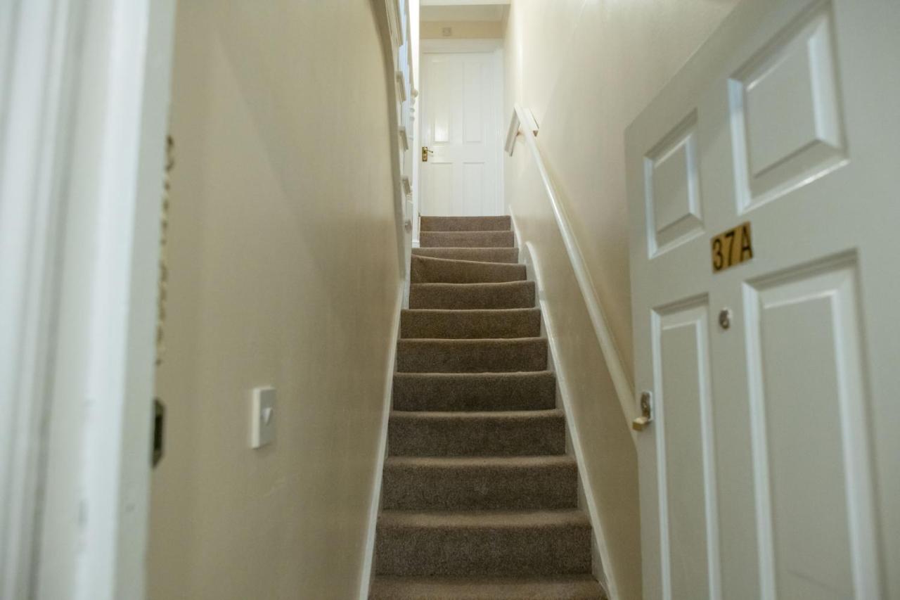 Apartamento 4 Bedroom Flat With High Speed Wi-fi In North Acton, Ealing, West *