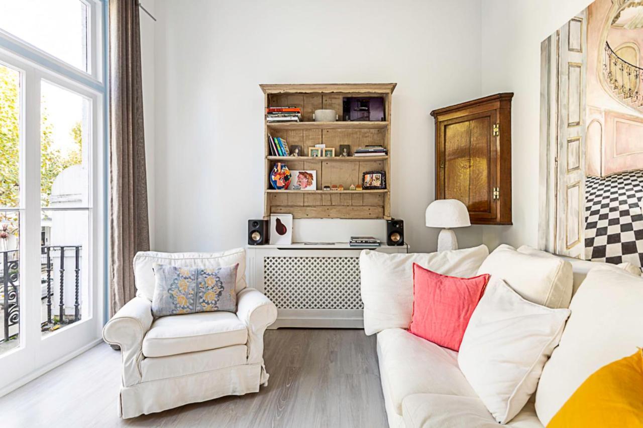 Elegant 3 Bed In Earl's Court Apartment London