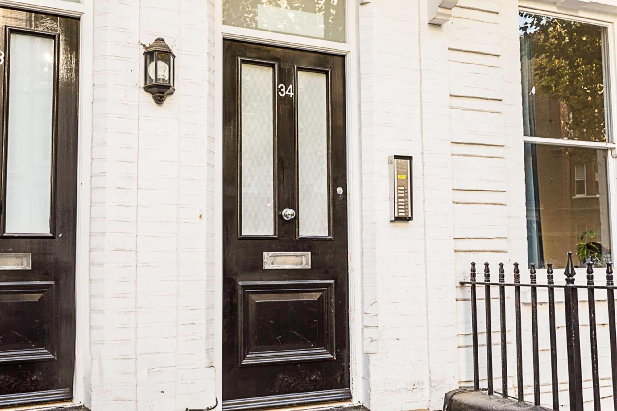 Elegant 3 Bed In Earl's Court Apartment