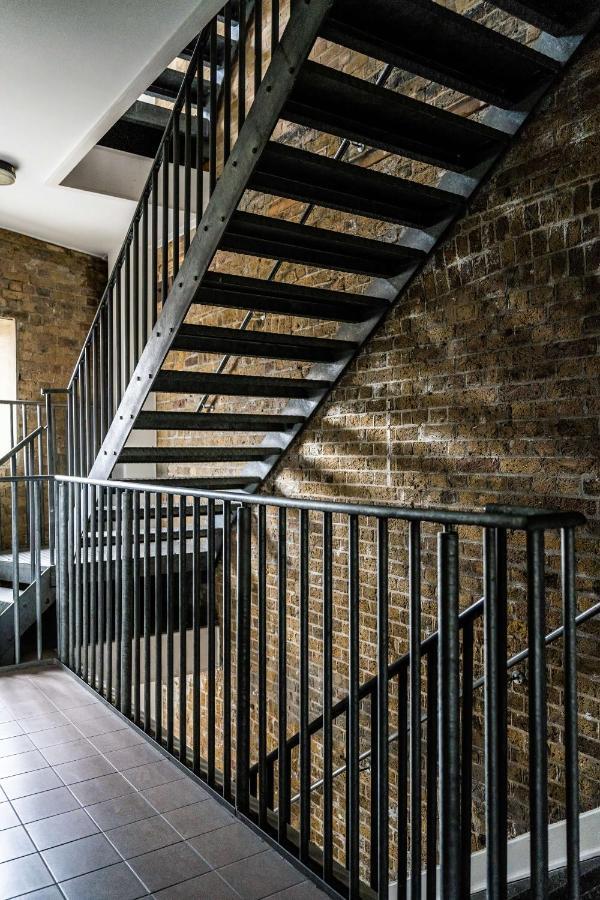 Livestay-fabulous Three Bed Warehouse Conversion Apartment London
