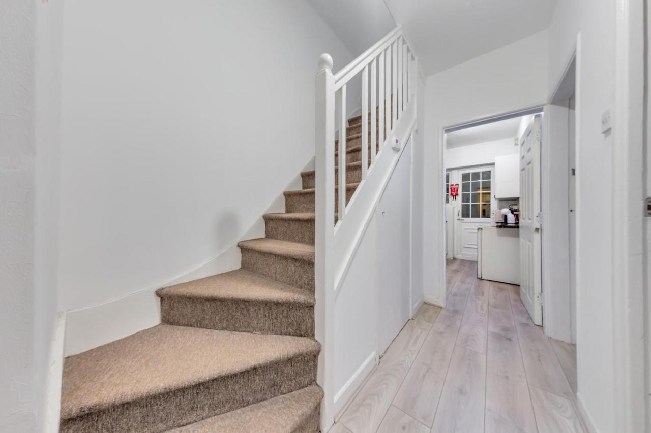Spacious And Stylish - East Acton *