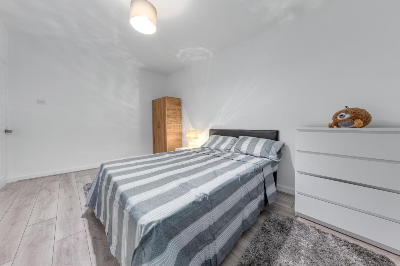 Spacious And Stylish - East Acton *