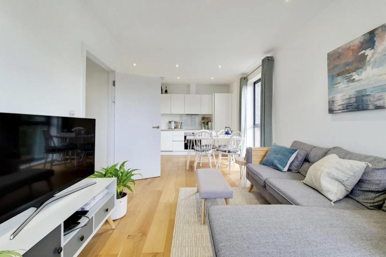 Luxury 2 Bed 2 Bath With Balcony New Build *south London* Apartamento