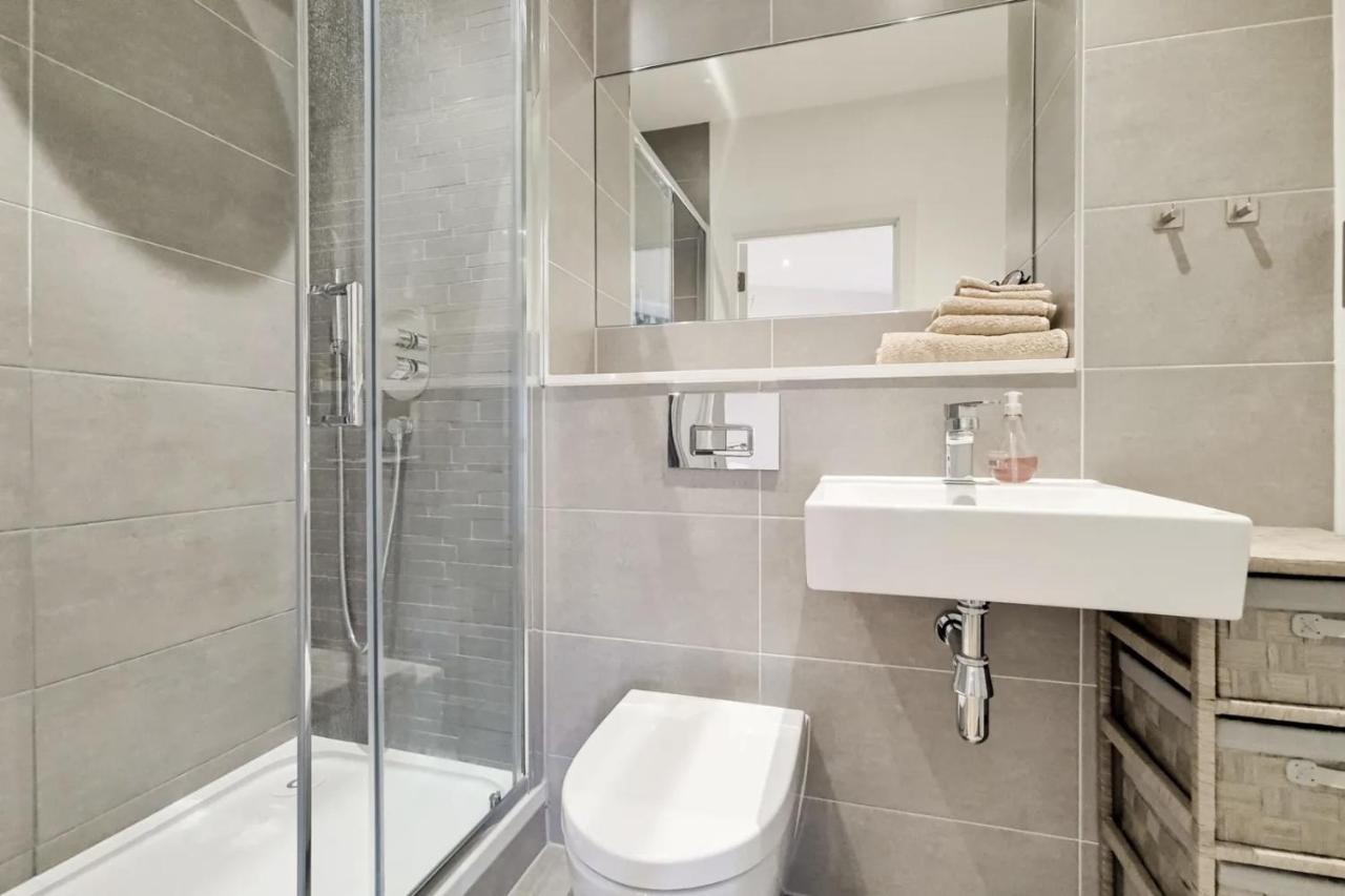 Luxury 2 Bed 2 Bath With Balcony New Build *south London* * Londres