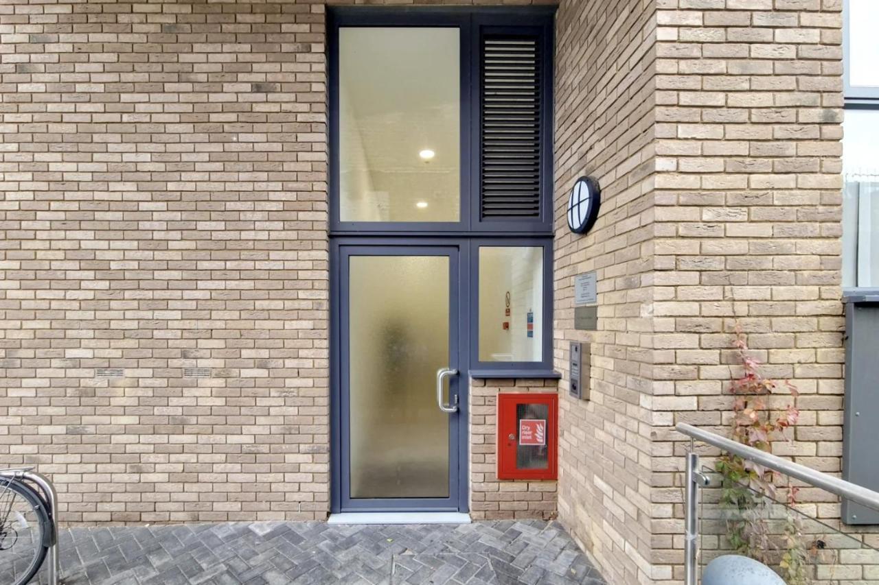 Apartamento Luxury 2 Bed 2 Bath With Balcony New Build *south London* *
