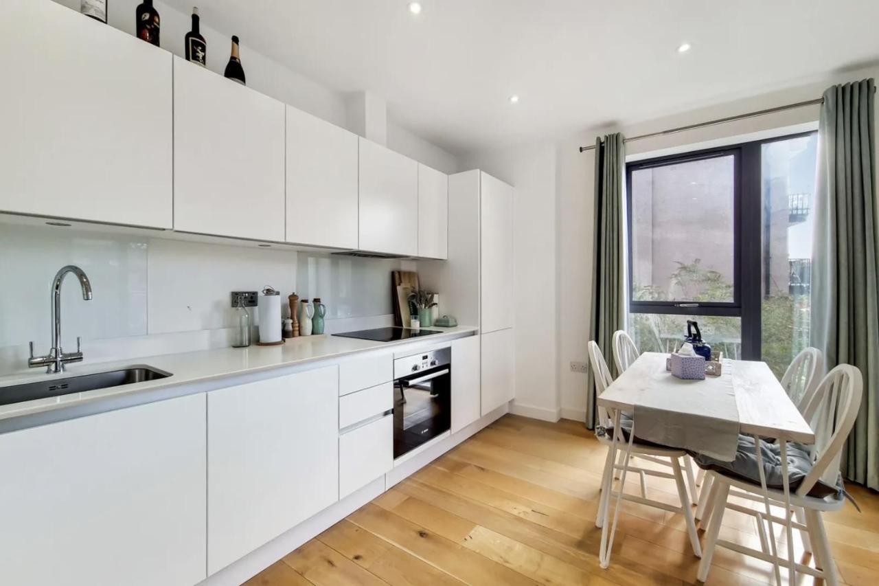 Apartamento Luxury 2 Bed 2 Bath With Balcony New Build *south London* Londres