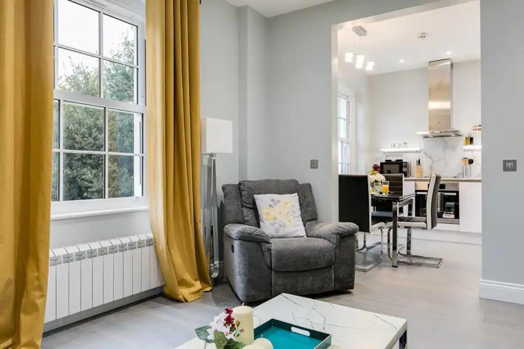 Modern 3 And 2 Bedroom Flat In Central With Installed Ac * London