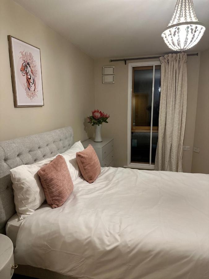 Spacious,1 Bed, Large Balcony, Parsons St Londen