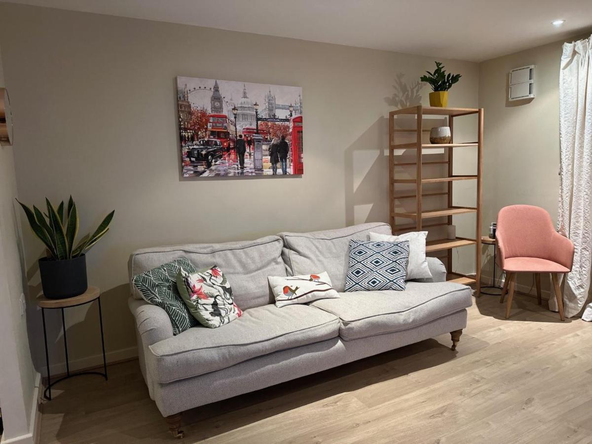 Spacious,1 Bed, Large Balcony, Parsons St * Londen