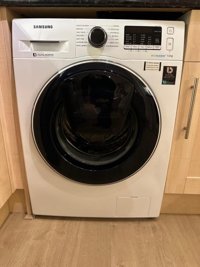 Spacious,1 Bed, Large Balcony, Parsons St * Londen