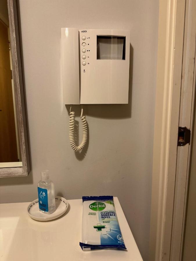 Spacious,1 Bed, Large Balcony, Parsons St * Londen