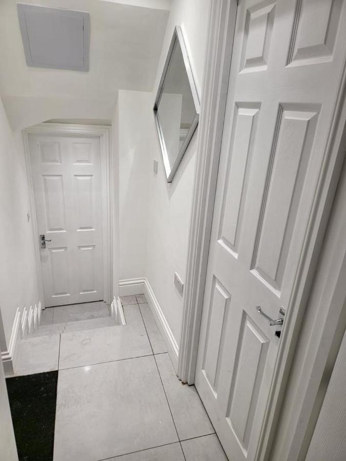Fancy Basement Flat A Appartement Londres