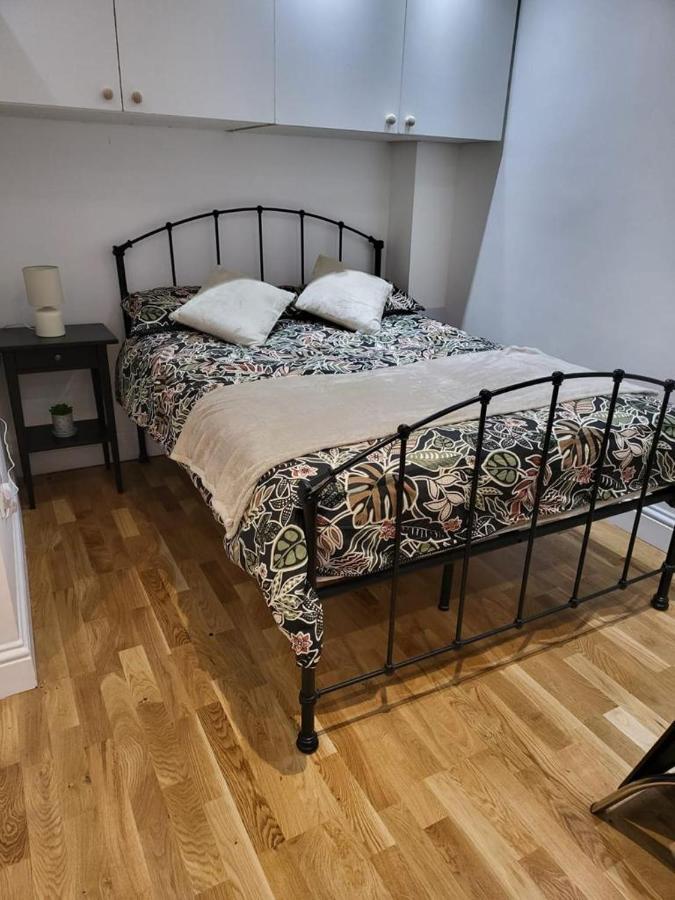Fancy Basement Flat A * Londres