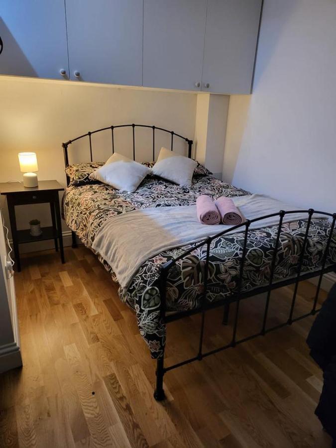 Appartement Fancy Basement Flat A *