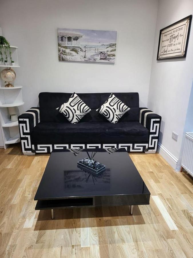 Fancy Basement Flat A Londres