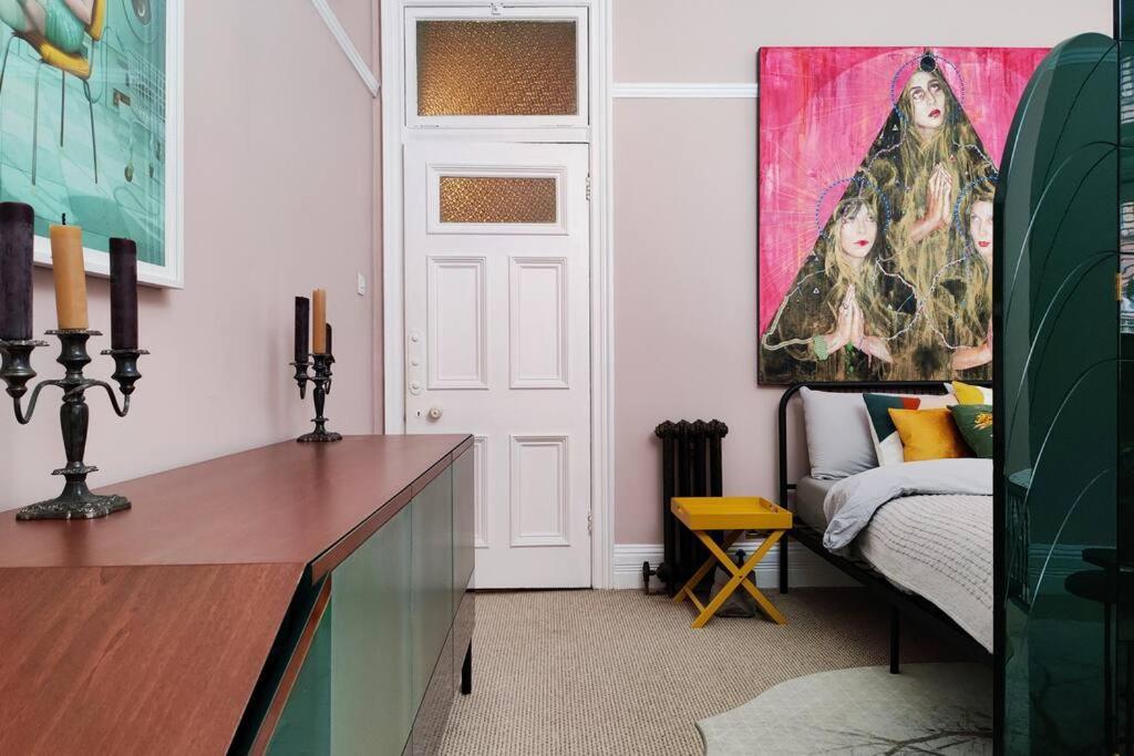 Luxury Artist In Appartement