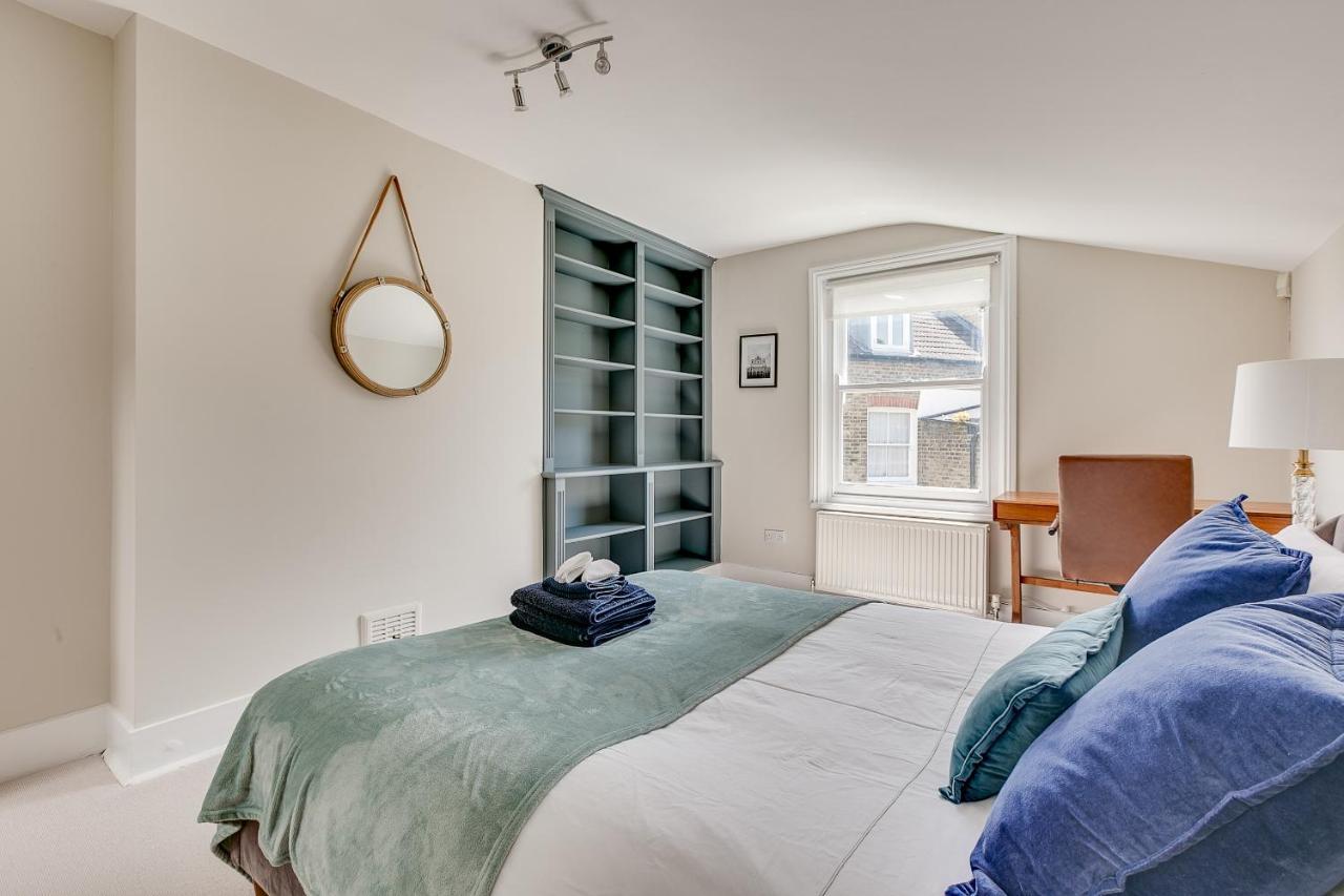 Hébergement de vacances Balham Near Tube Victorian House 4 Bedrooms 9 Beds
