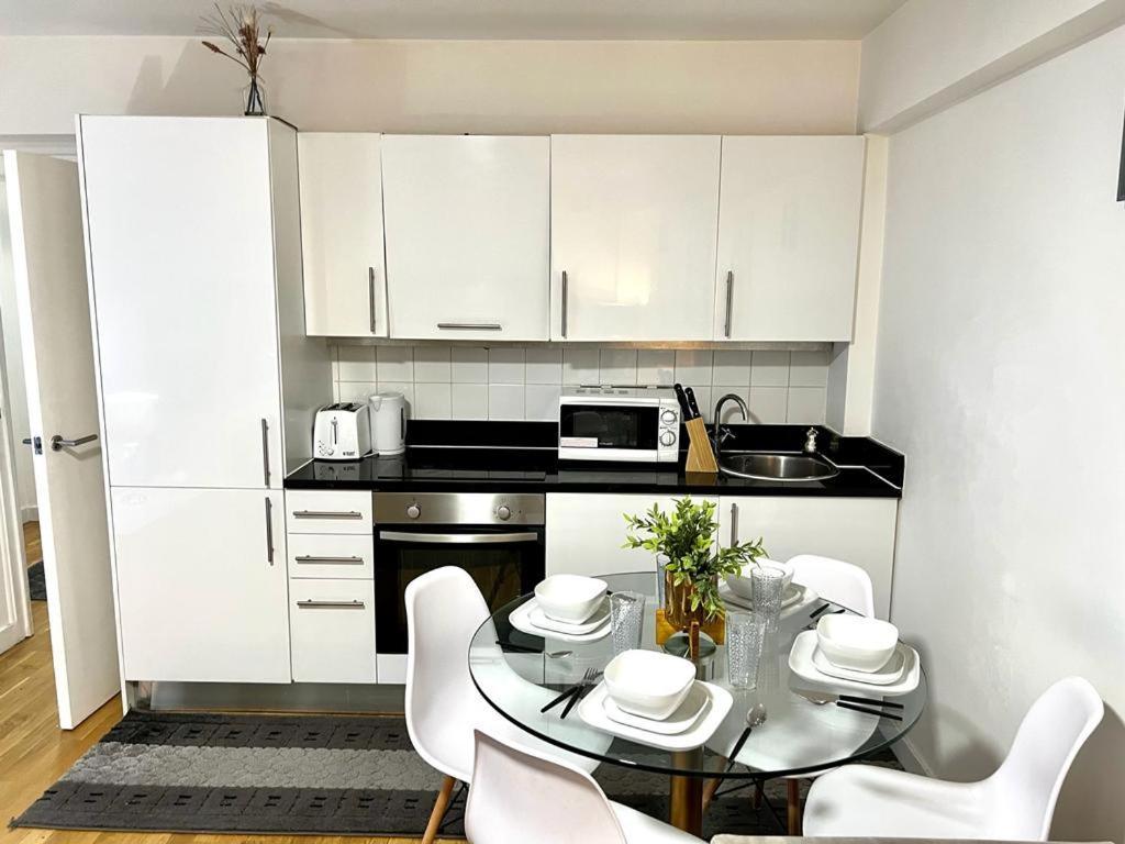Park Lane Two Bedroom Flat Appartement Londen