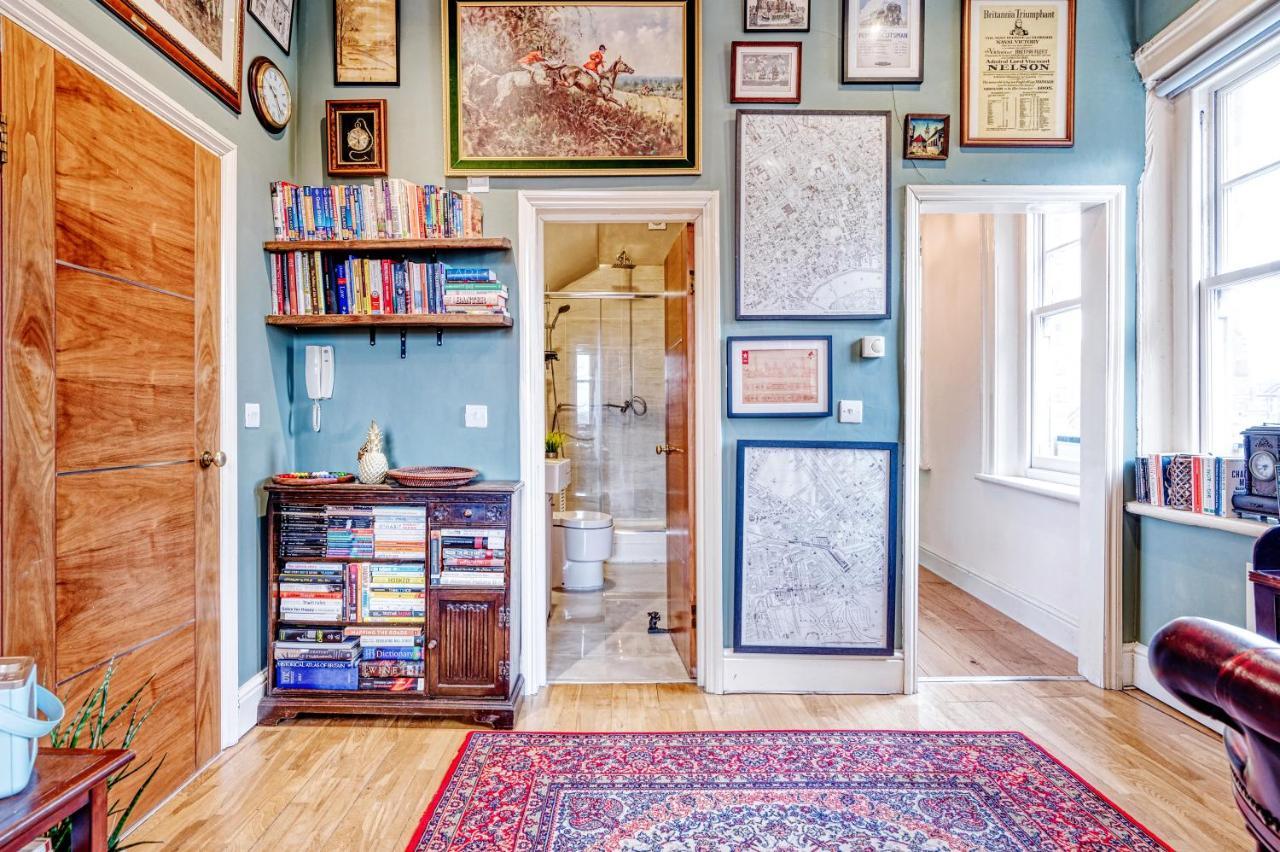 Sunny Corner In Center Of Apartment *