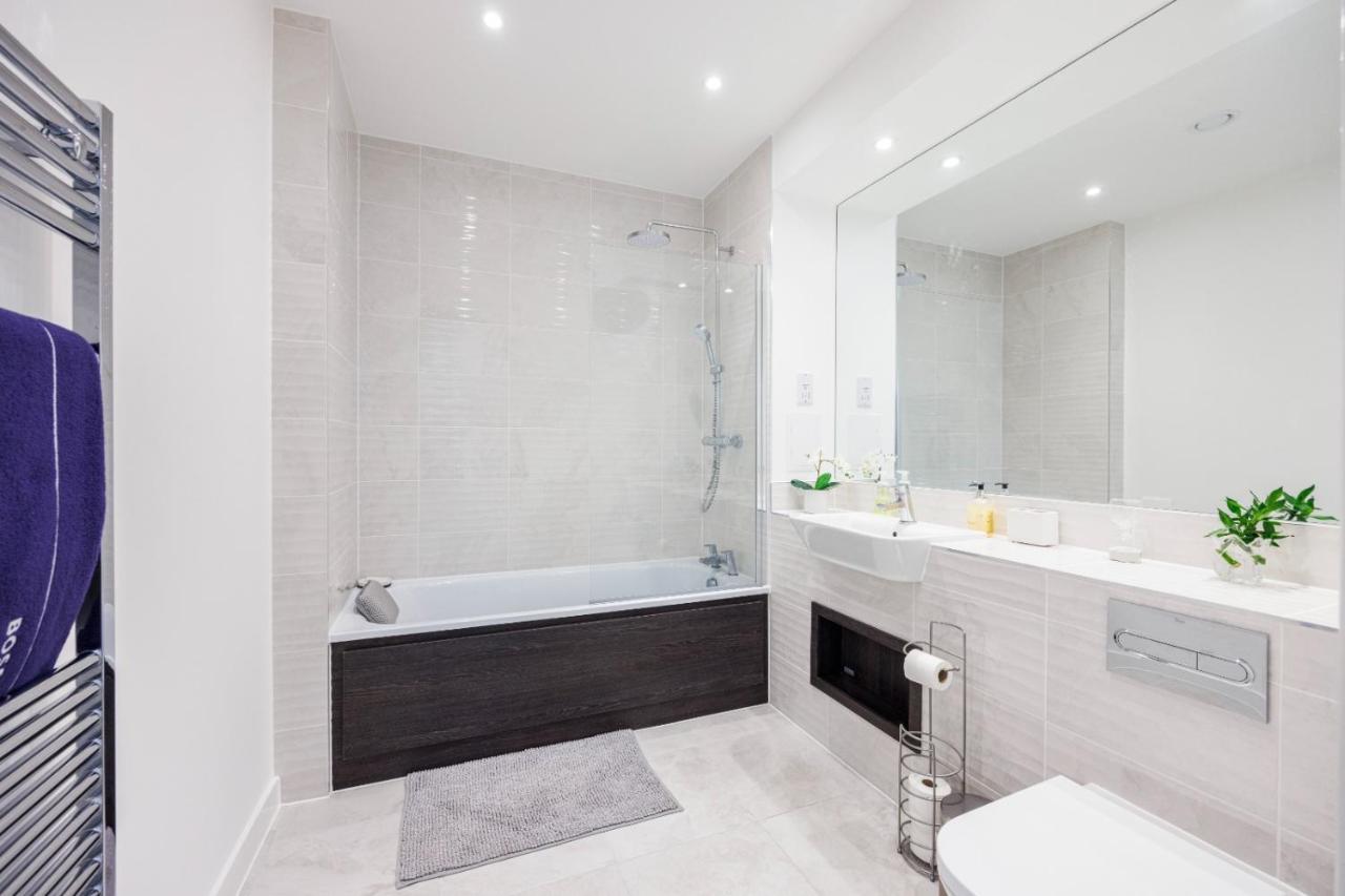 Luxury Modern Bedroom In Seven Star Ultra Super High Quality * Londen