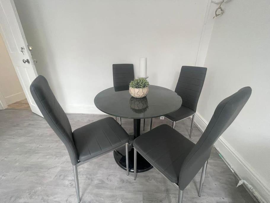 Bright 2 Bedroom Flat On Tower Bridge * Londres