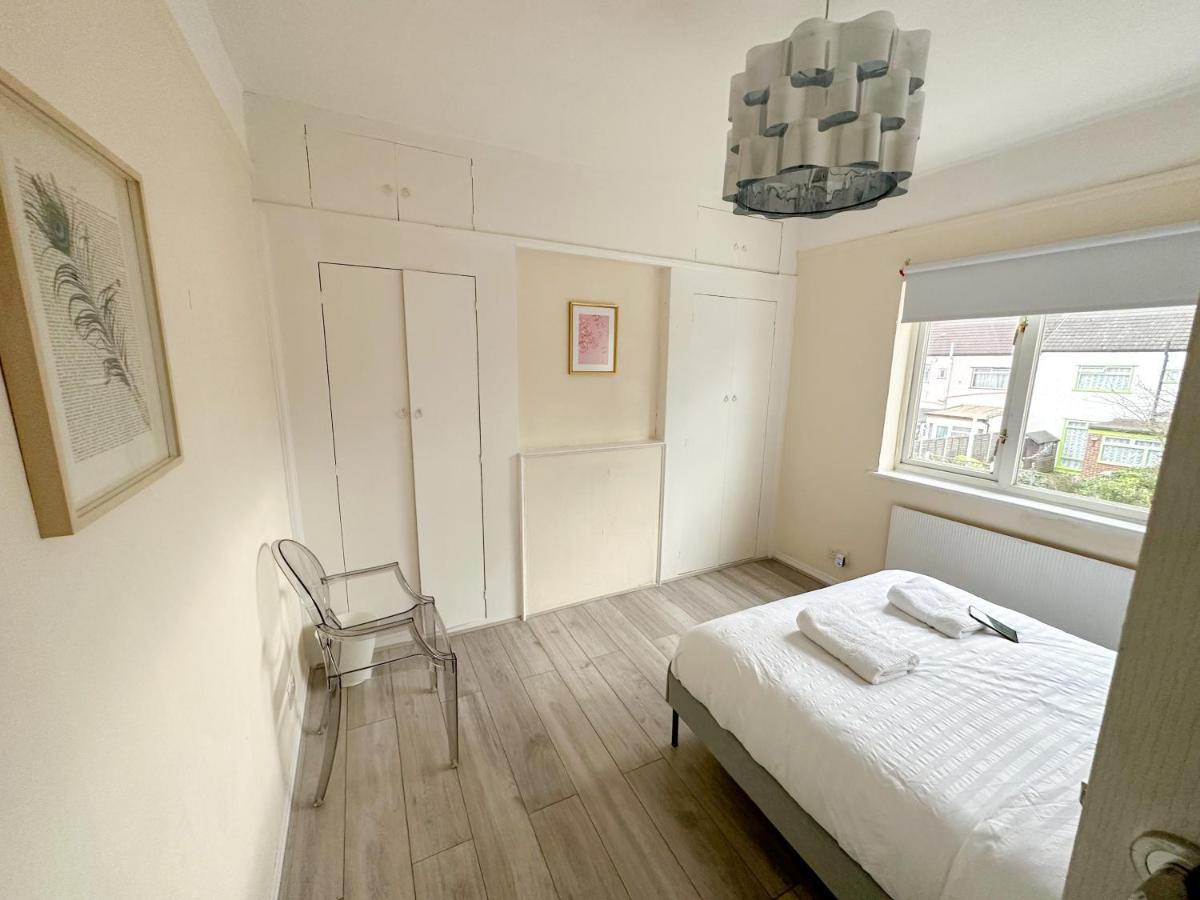 208 Clements Road * Londres