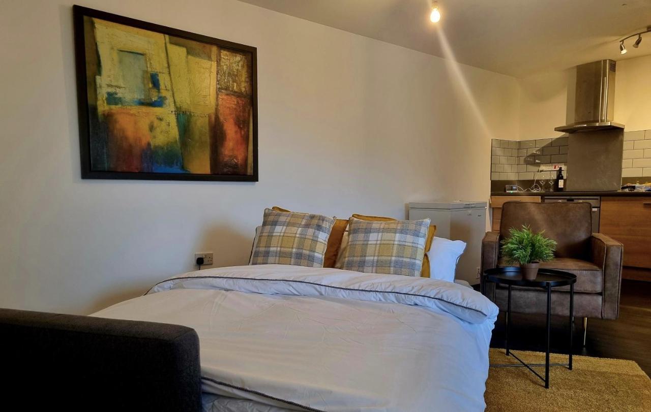Spacious 5 Min Walk To Leytonstone Underground Station And 5 Stops To Zone 1 Apartamento