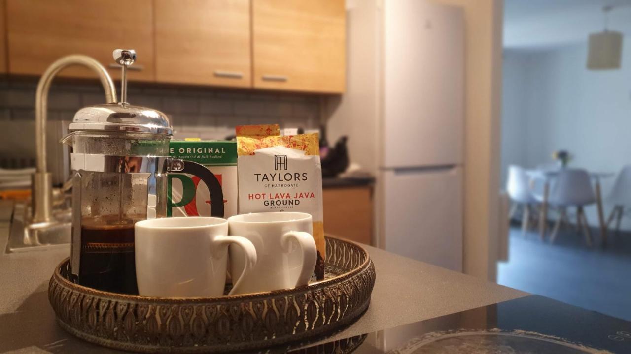 Spacious 5 Min Walk To Leytonstone Underground Station And 5 Stops To Zone 1 Apartamento
