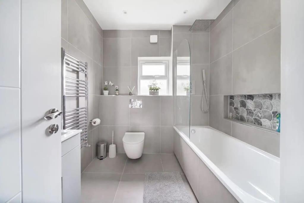 Stunning 3 Bed 3 Bath Townhouse In City Centre Holiday home