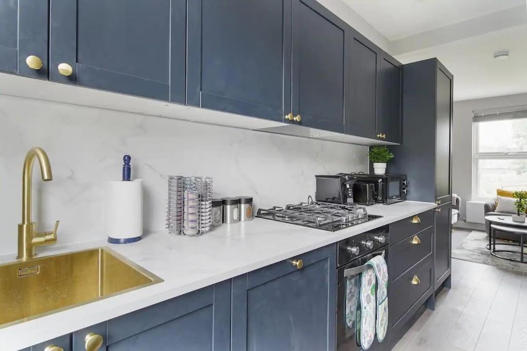 Stunning 3 Bed 3 Bath Townhouse In City Centre Holiday home *