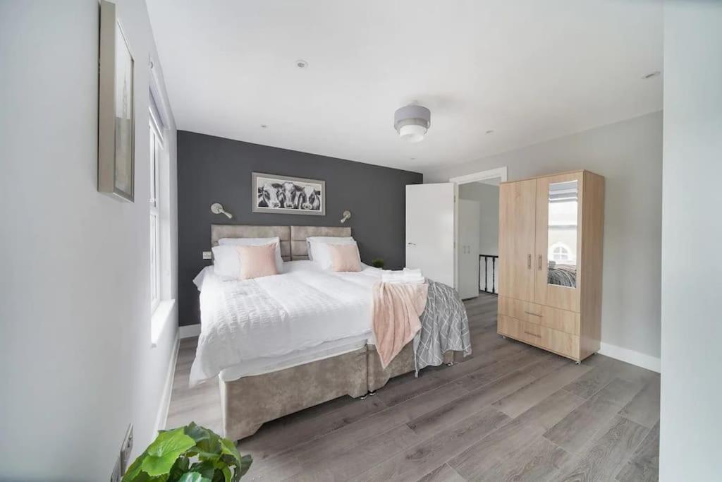 Stunning 3 Bed 3 Bath Townhouse In City Centre * London