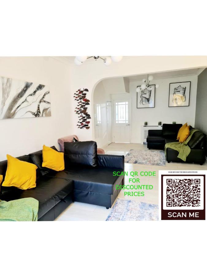 Private House With Free Parking Hébergement de vacances