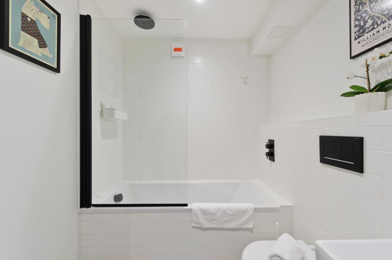 Luxury One Bedroom Greenwich Near Canary Wharf By Underthedoormat Apartment London