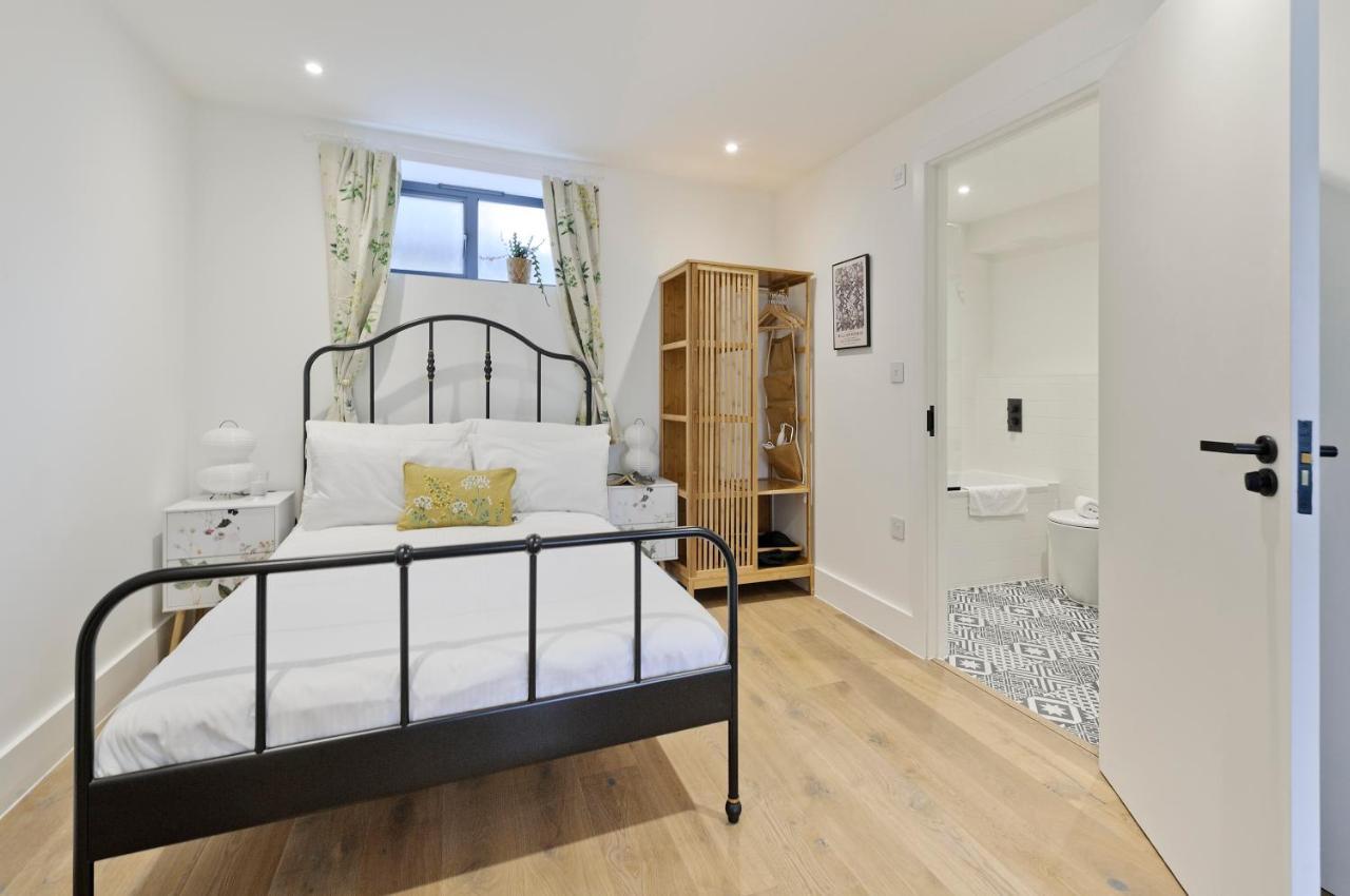 Luxury One Bedroom Greenwich Near Canary Wharf By Underthedoormat Apartment *