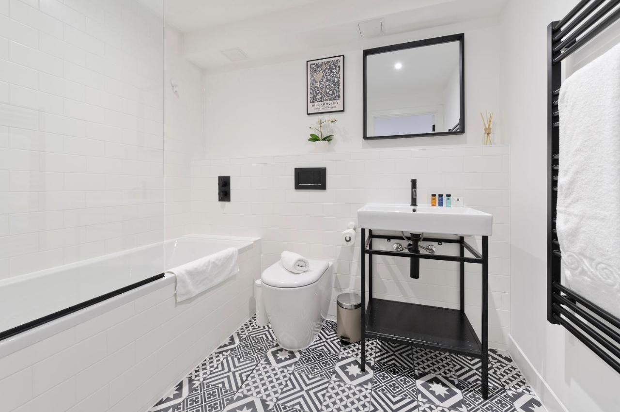 Luxury One Bedroom Greenwich Near Canary Wharf By Underthedoormat *