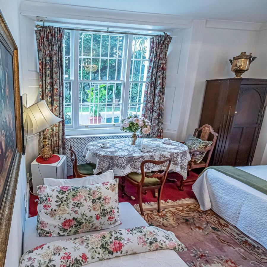 Dawson Place, Juliette's Couette-café