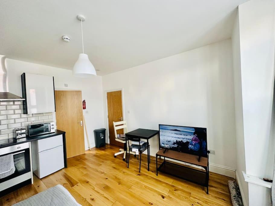 Se4, Self Contained Flat. Apartment *