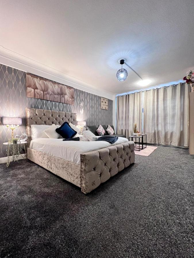 Park Lane Studio Apartment