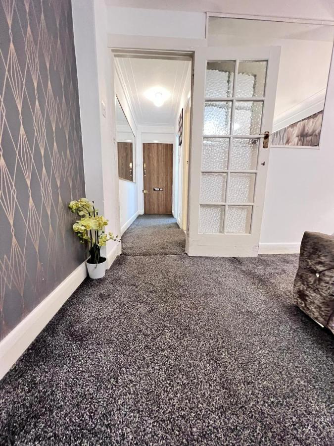 Park Lane Studio Apartment *