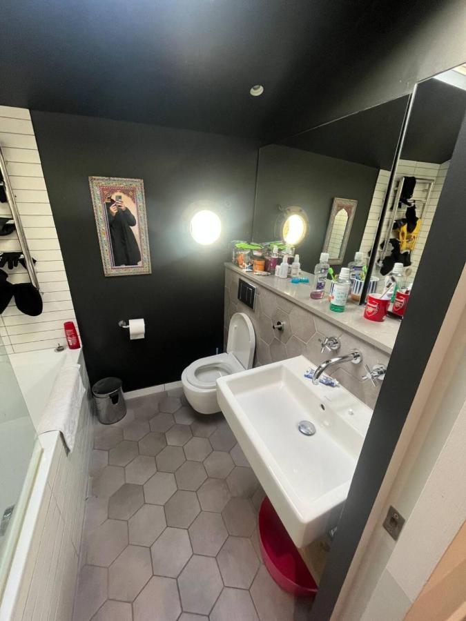 Stylish And Spacious 2 Bedroom House In Brixton * Londres